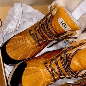 Ugg women Adirondack Boot 3